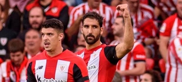 Raúl García celebra su gol con el Athletic al Alavés