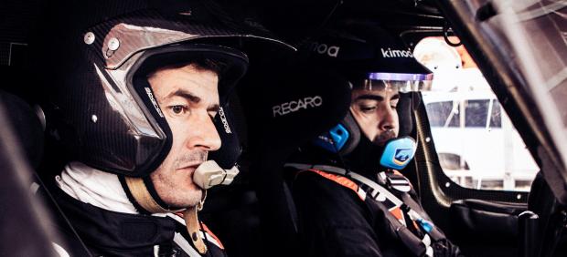 Fernando Alonso y Marc Coma preparan el Dakar
