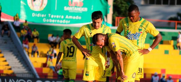 Jugadores del Atlético Bucaramanga durante un partido