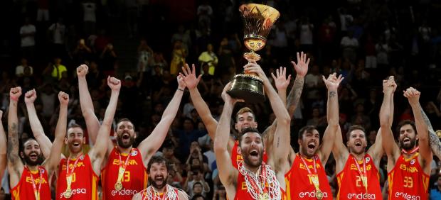La selección española de baloncesto celebra el título mundial