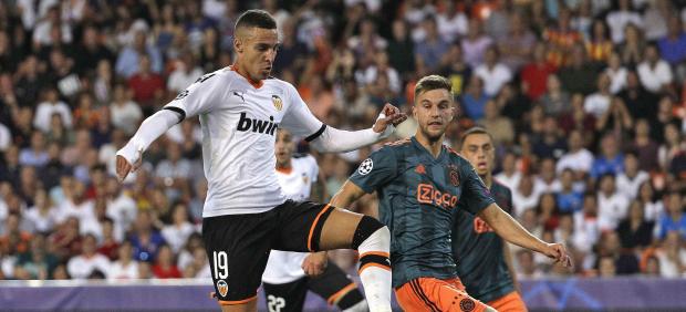 Rodrigo, durante el Valencia - Ajax de la Champions