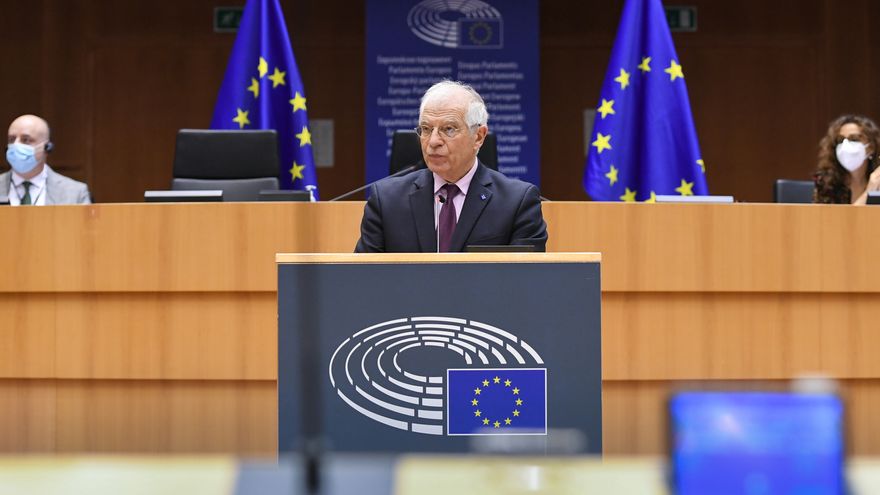 Borrell defiende ante la Eurocámara su viaje: 