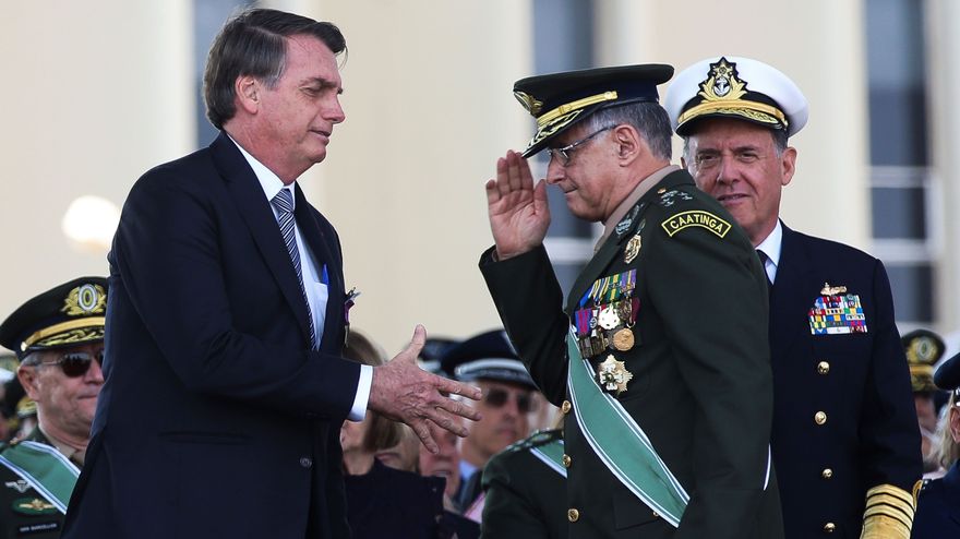 Los militares se distancian de Bolsonaro en el peor momento de la crisis en Brasil