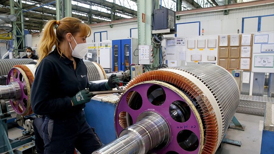 Moncloa señala los retos del mercado laboral en 2050: semana laboral de 35 horas y 1,5 millones de trabajadores más