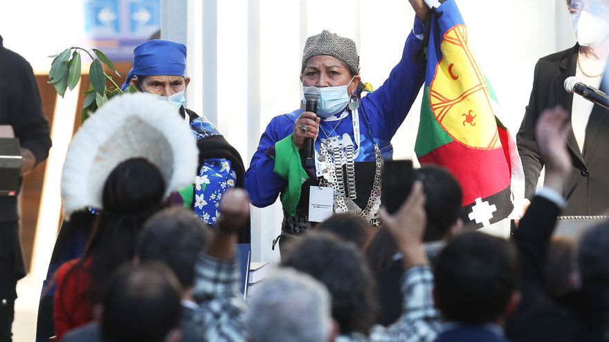 Chile pone en marcha la asamblea que escribe la nueva Constitución con una mujer mapuche al frente