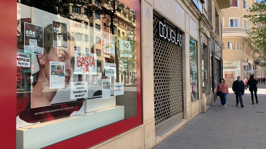 Auge y caída de Douglas: de comprar rivales a cerrar 7 de cada 10 perfumerías y despedir a casi 1.000 empleados