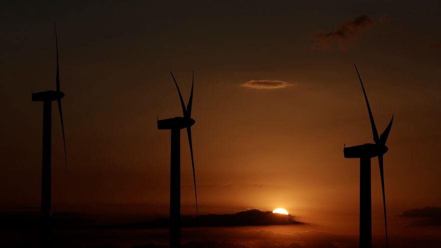 La eólica y la fotovoltaica abaratan el mercado mayorista eléctrico al precio más bajo en cinco meses