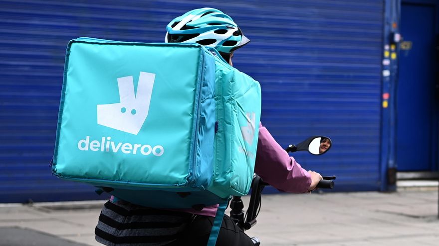 La justicia francesa condena a dos directivos de Deliveroo a un año de cárcel por el abuso de falsos autónomos