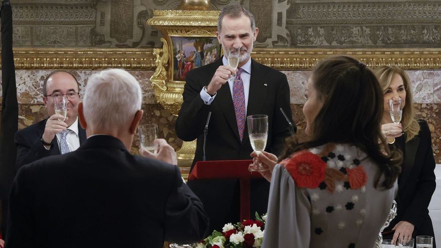 Felipe VI brinda por Cristina Peri Rossi, Premio Cervantes 2022: 