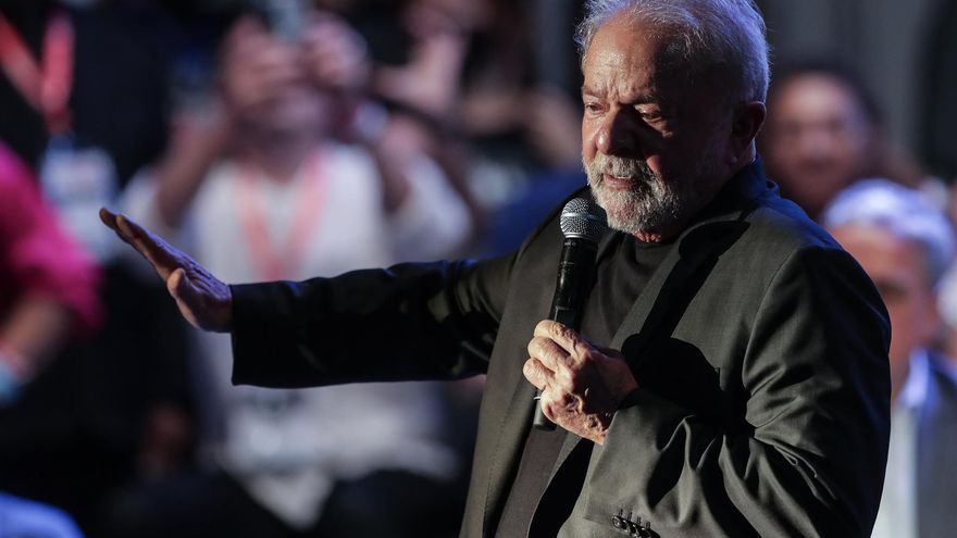 Lula confirma su candidatura a la presidencia de Brasil mientras lidera las encuestas