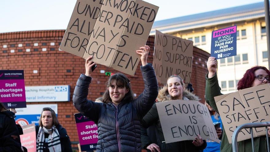 Las enfermeras de Reino Unido vuelven a la huelga tras el rechazo del Gobierno de negociar mejoras salariales