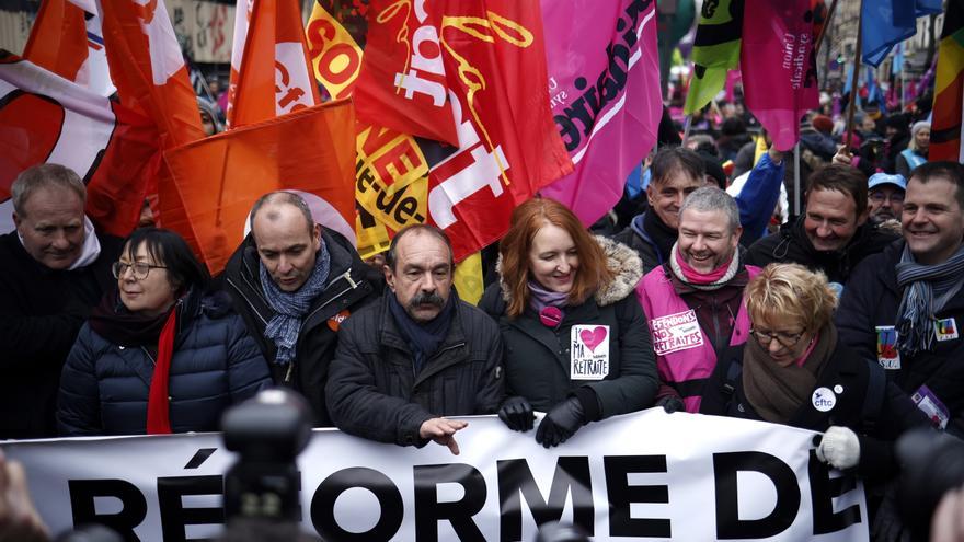 La reforma de las pensiones de Macron logra una unidad insólita de todos los sindicatos franceses