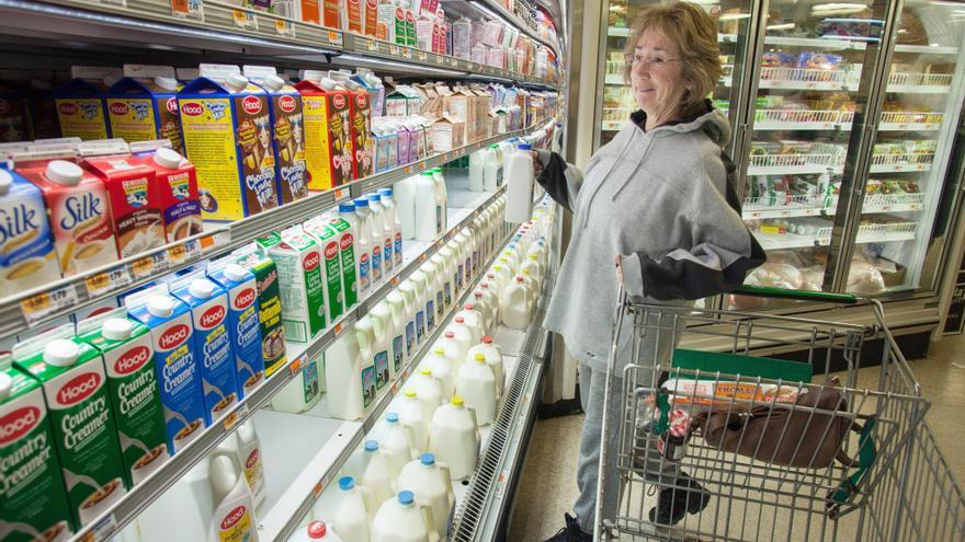 El gasto en la cesta de la compra supera los 100.000 millones por primera vez y dispara la marca blanca