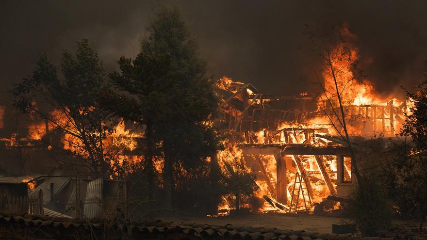 Varios incendios dejan al menos 22 muertos en Chile y Gabriel Boric pide ayuda internacional