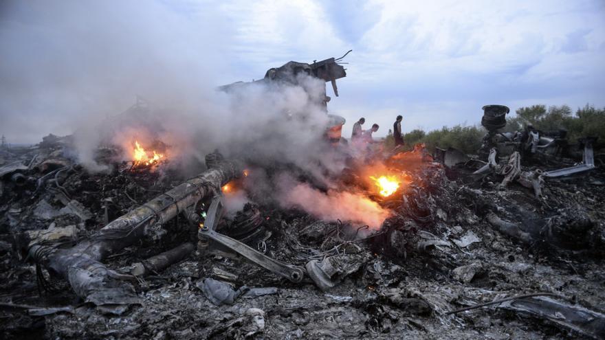 Investigadores creen que Putin decidió suministrar el misil que derribó el vuelo MH17 en Ucrania y dejó 298 muertos