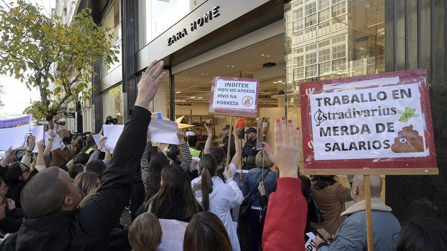 Los españoles sufren la mayor pérdida de renta disponible en la OCDE desde la pandemia