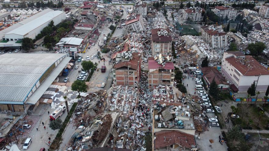 Más de 16.000 muertos en los terremotos de Turquía y Siria: “Hay cadáveres por todas partes”