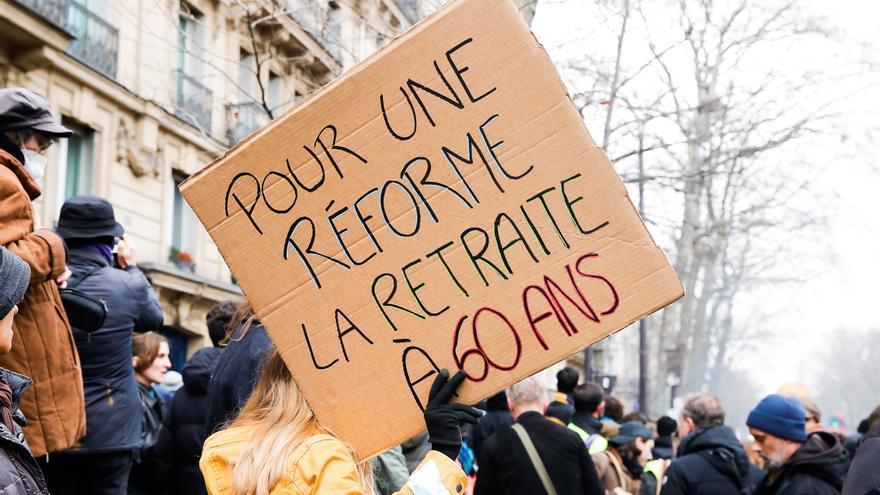 La polémica reforma de las pensiones de Macron supera la votación del Senado