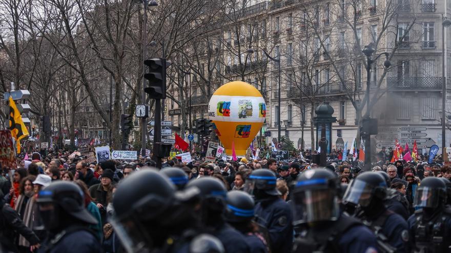 Los sindicatos franceses logran la mayor movilización en las calles desde el inicio de la protesta contra la reforma de las pensiones