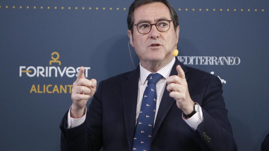 Los empresarios acuden sin ninguna propuesta a la reunión para reintentar un pacto de salarios