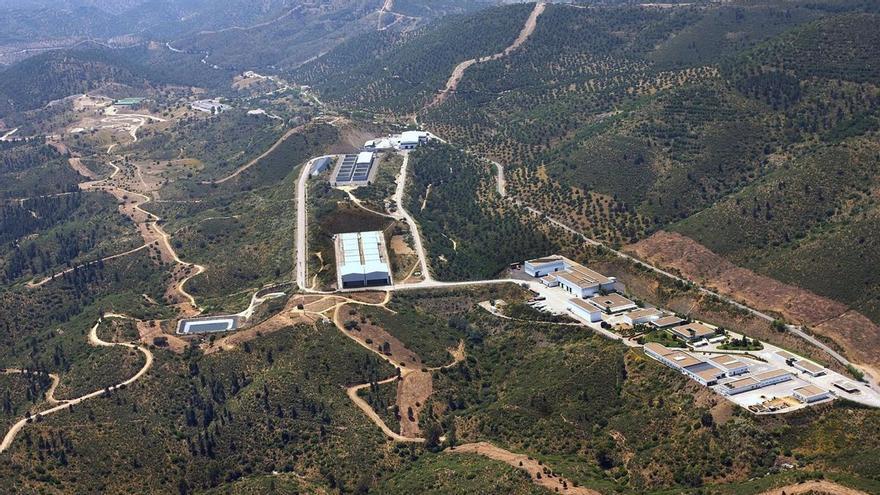 Enresa adjudica decenas de miles de euros a la empresa de un empleado de su almacén nuclear en Córdoba