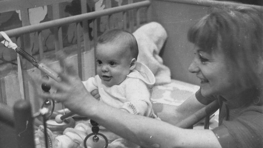 Lea Lublin, la artista que expuso a su bebé en el Museo durante el Mayo del 68 en París
