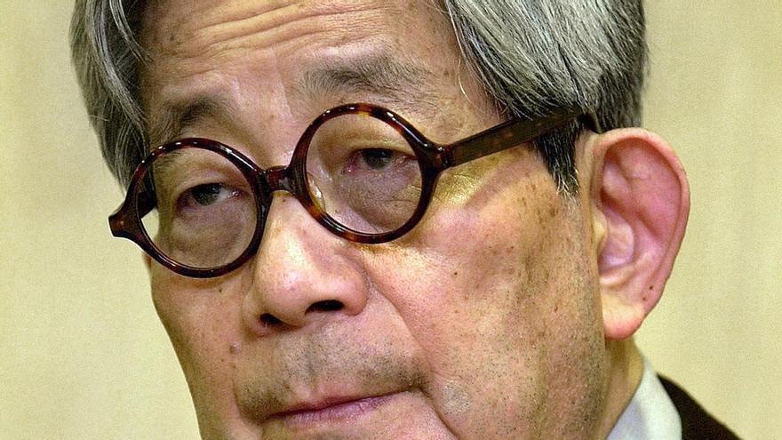 Muere a los 88 años el Nobel de Literatura japonés Kenzaburo Oe