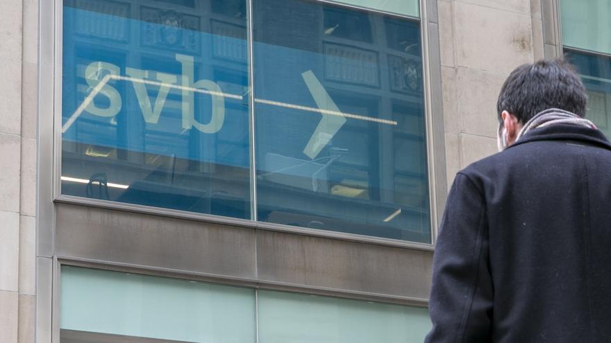 EEUU lanza un plan para proteger los depósitos del Silicon Valley Bank tras su colapso y cierra otro banco