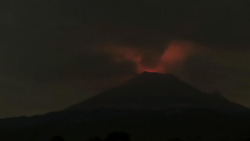 La ceniza del volcán Popocatépetl obliga a suspender los vuelos de Ciudad de México durante casi seis horas