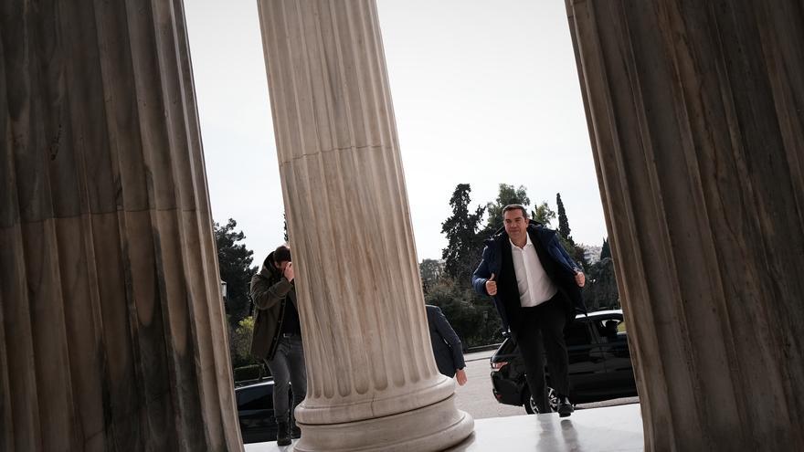 ¿Volverá Tsipras al poder? El escándalo del espionaje erosiona a la derecha y aprieta las elecciones en Grecia