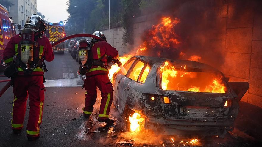 Disturbios a las afueras de París tras la muerte de un menor por tiros de la policía