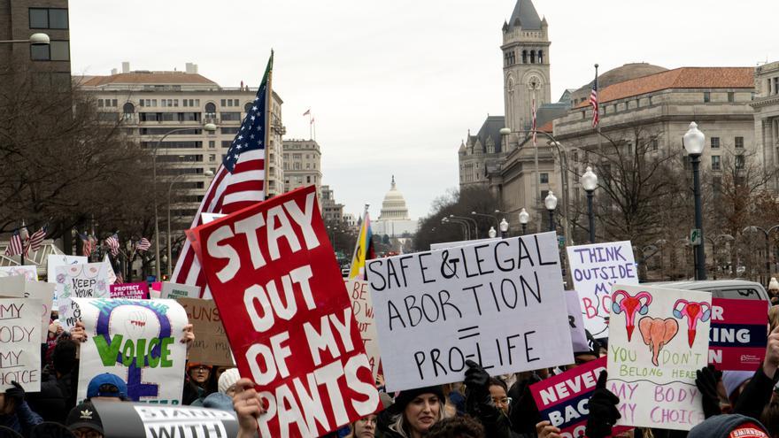 El apoyo al derecho al aborto en Estados Unidos aumenta un año después de su anulación en el Supremo