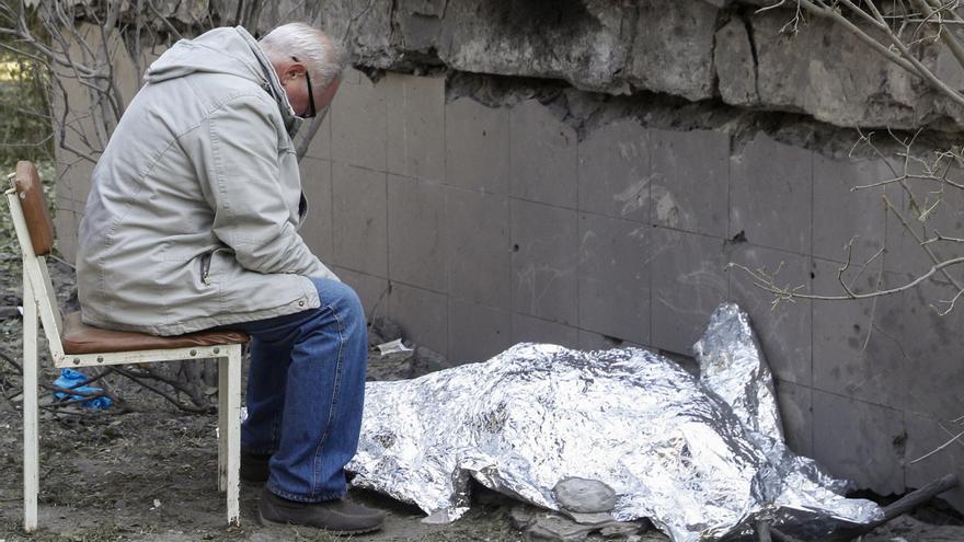 Zelenski acusa al alcalde de Kiev de negligencia tras la muerte de civiles que encontraron su refugio antibombas cerrado