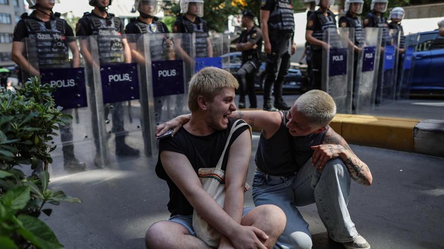 La comunidad LGTBI desafía el veto de Erdogan al Orgullo: 