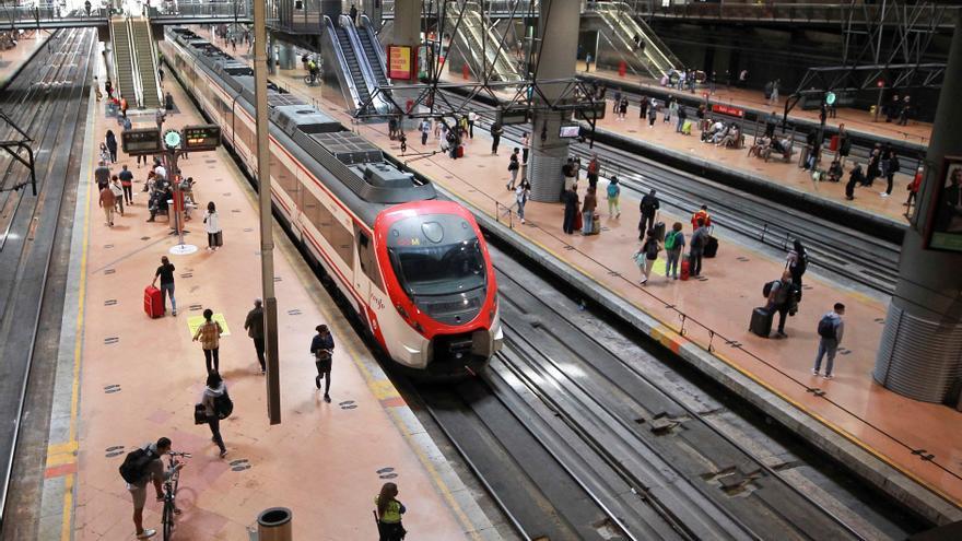 UGT y CCOO temen que un Gobierno de derechas frene la compra de los nuevos trenes de Cercanías de Renfe