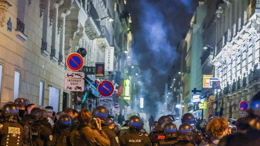 Al menos 719 detenidos durante la quinta noche consecutiva de disturbios en Francia