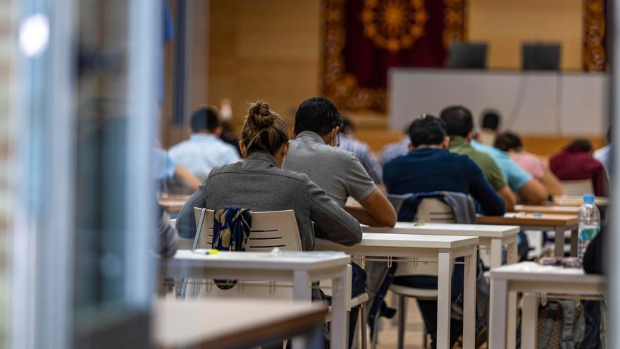 El Gobierno plantea a los sindicatos una oferta de 30.000 empleos para la Administración del Estado