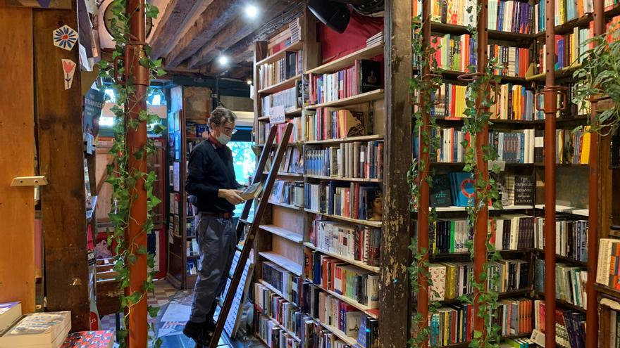 Las autoras perdieron presencia en las librerías en 2022