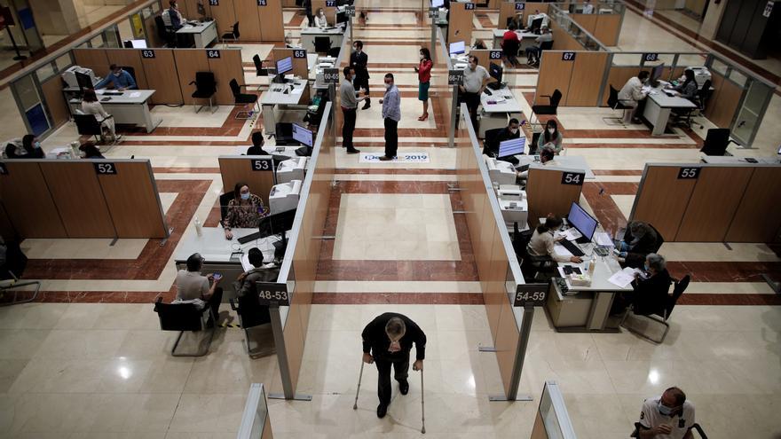 Los empleados públicos cobrarán una subida salarial extra del 0,5% con efectos desde enero