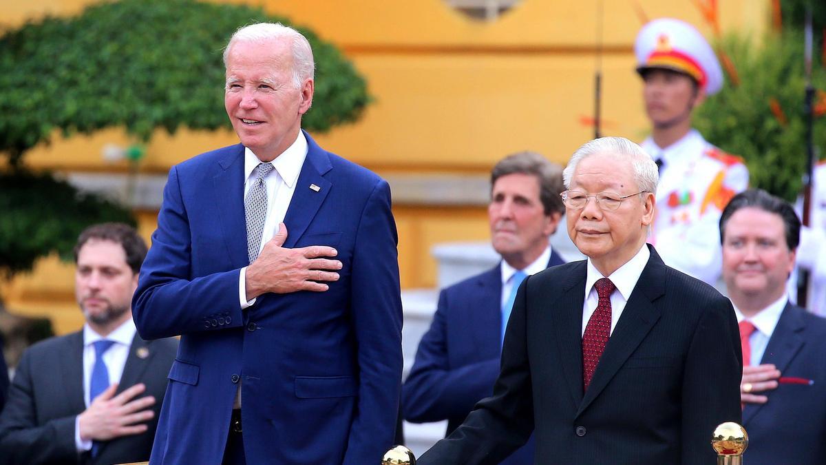 Biden firma un acuerdo de asociación estratégica con Vietnam para contrarrestar a China