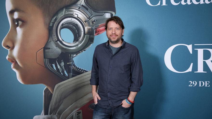 Gareth Edwards estrena ‘The Creator’ y pide calma con la IA: “Hay un 10% de opciones de que nos lleve al fin del mundo”