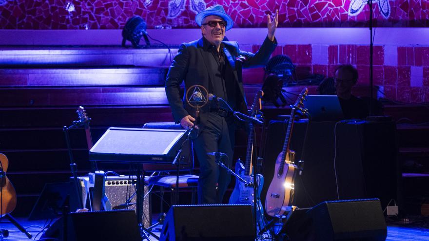 Elvis Costello: exprimir el oficio (y la voz) hasta el ultimísimo suspiro