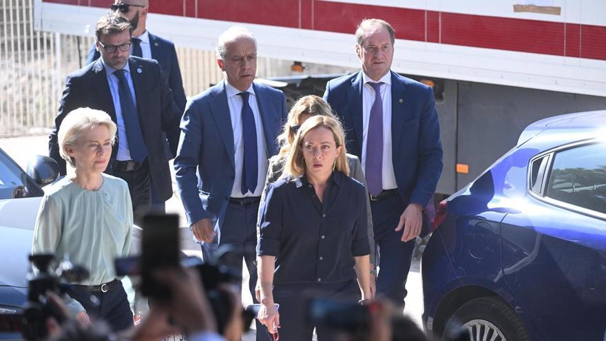 Von der Leyen y Meloni visitan Lampedusa en plena crisis migratoria