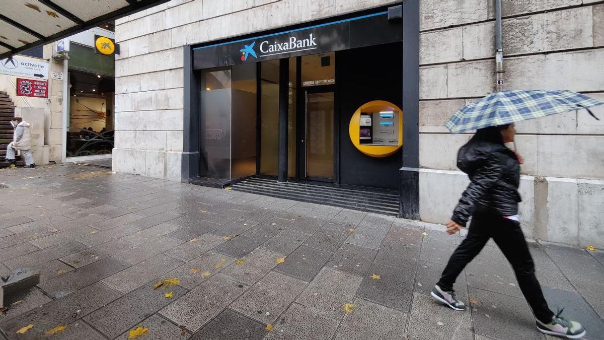 El Banco de España concluye que la banca “más que compensa” el impacto del impuesto con la subida de los ingresos