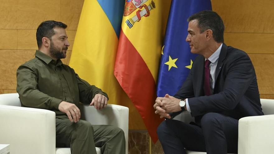 Zelenski pide más ayuda en Granada: 