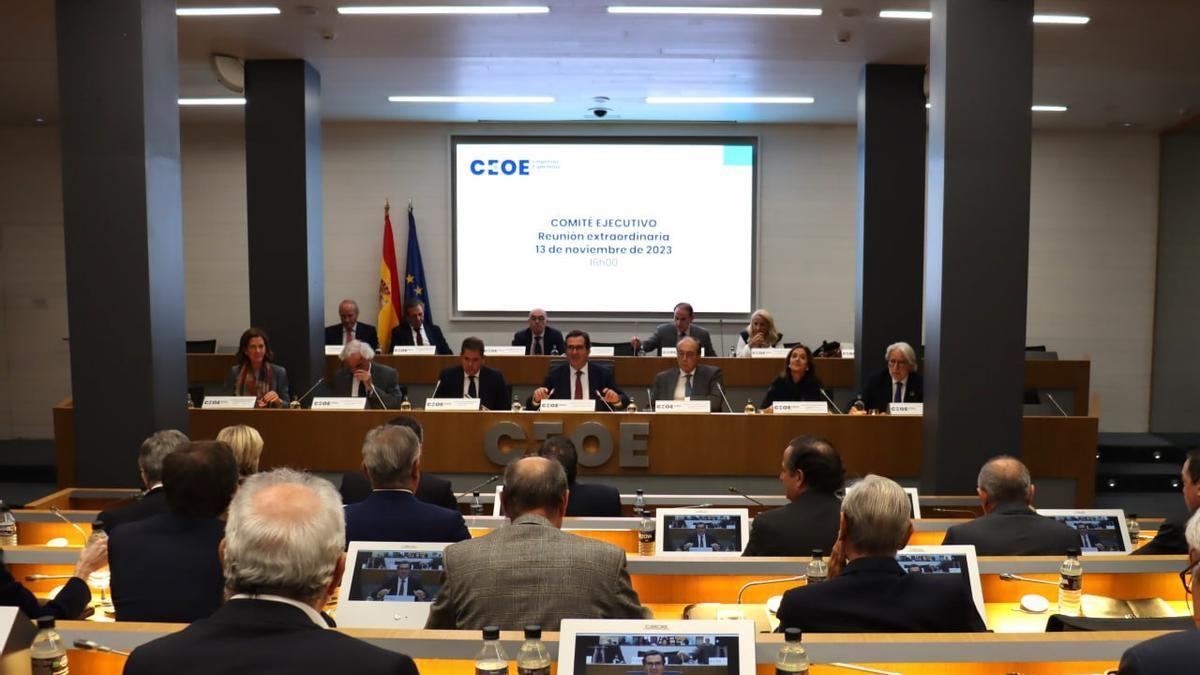 La patronal critica los pactos de gobierno por 