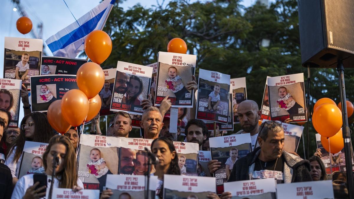 Un nuevo grupo de 12 rehenes es liberado en el quinto día de tregua en Gaza