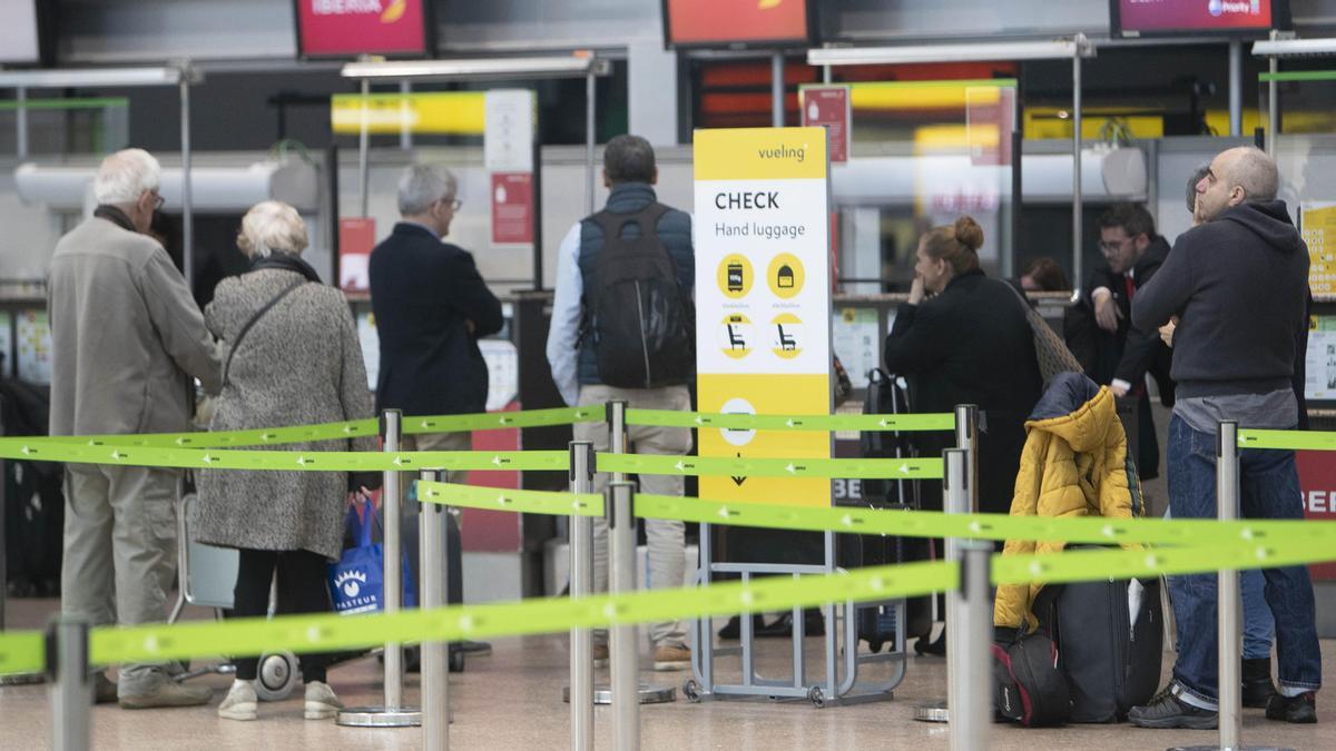 Air Nostrum pide perdón a los pasajeros que se quedaron sin volar en Vigo por embarcar a los futbolistas del Sevilla