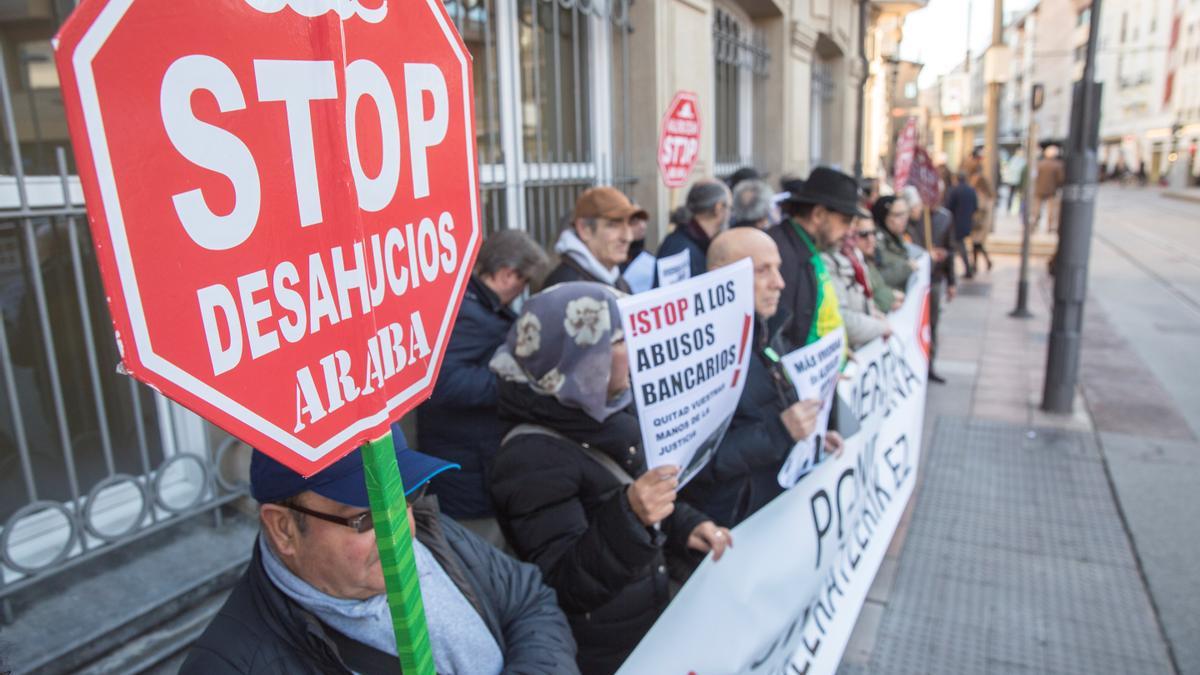 El Gobierno acuerda con EH Bildu prohibir desahucios de personas vulnerables hasta 2025