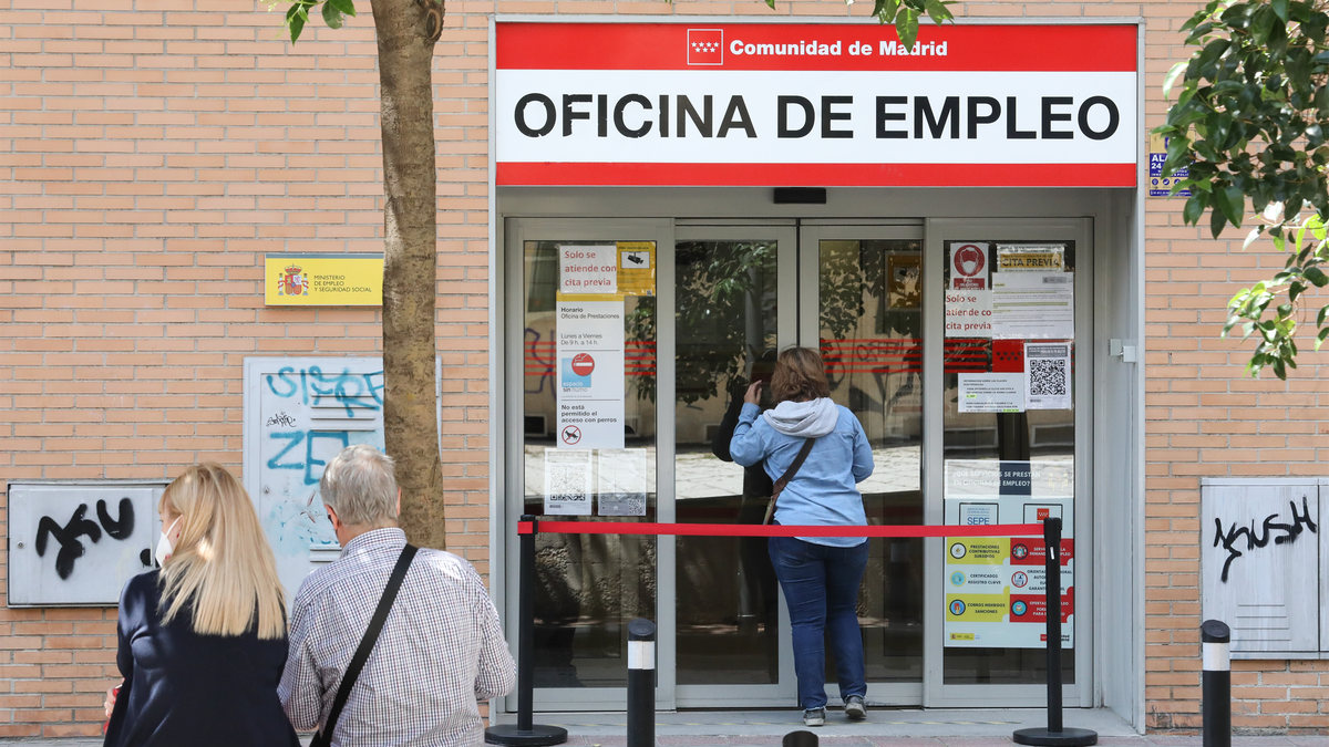 Qué dicen los estudios sobre recortar los subsidios por desempleo